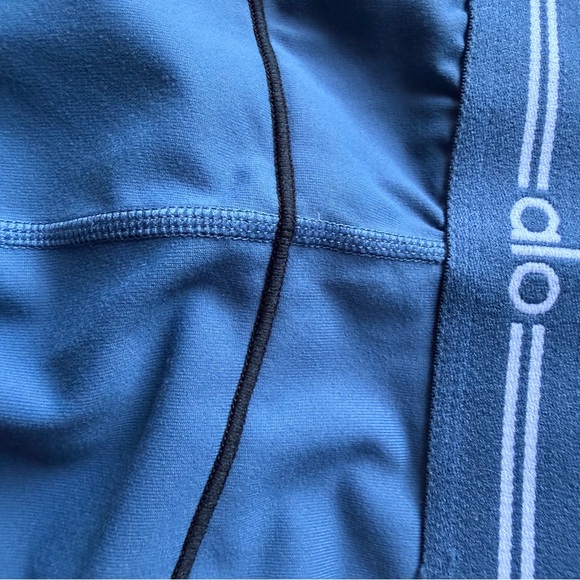 Alo Yoga Airbrush Heart Throb Set Bra and Legging Blue and White size xl - Picture 9 of 11